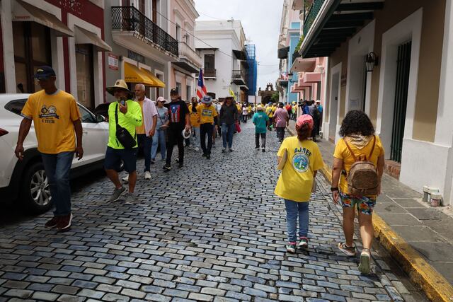 Jubilados exigen otra reunión con Jenniffer González para evitar aumento en tarifa de luz