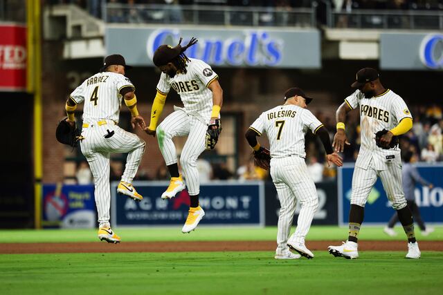 Tatis y Heyward conectan jonrones; Padres blanquean a Rockies otra vez