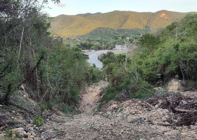 Denuncian riesgo de derrumbe en Desvío Sur de Peñuelas