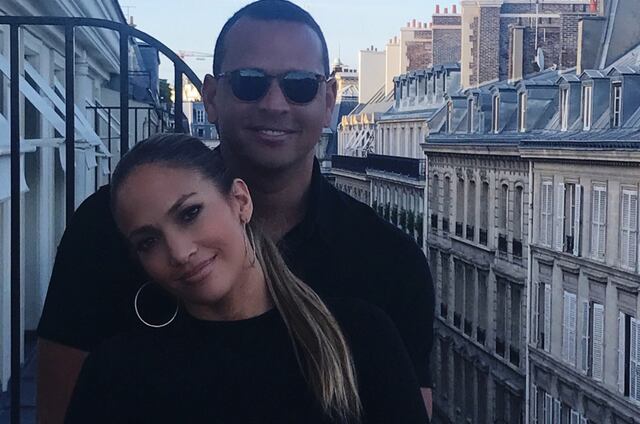 Enchula'os JLo y Arod en París