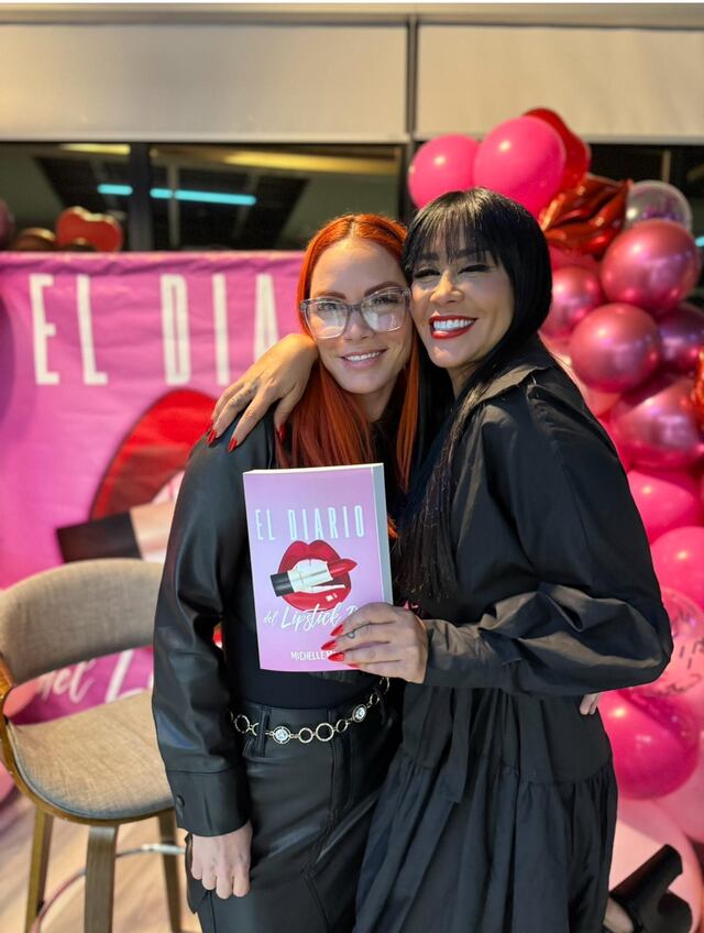 Presentan libro “El Diario del Lipstick Rojo”