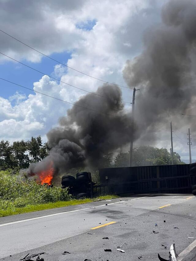 Cierran carretera PR-165 en Dorado por accidente con camión