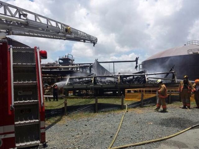 Bajo control fuego en Destilería Bacardí en Cataño