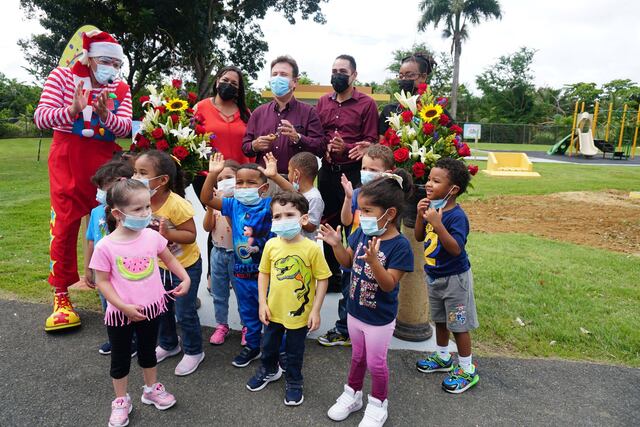 ALCALDE APONTE RECIBE EQUIPO RECREATIVO, OTORGADO POR UNITED WAY DE PUERTO RICO Carolina fue seleccionada como “Ciudad Amiga De La Niñez”