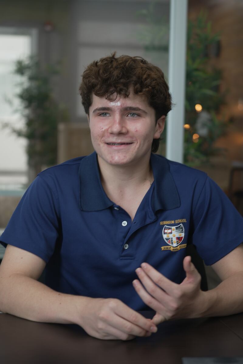 Liam es cofundador y presidente de Health Service Scholars, una organización estudiantil que acerca a otros jóvenes a distintas profesiones relacionadas con la salud y promueve experiencias de voluntariado.