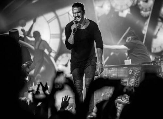 Arjona cumple el deseo de millones de seguidores