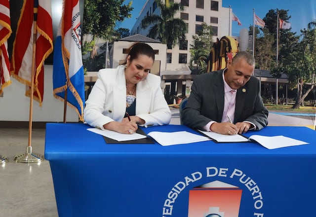 UPR Carolina firma acuerdo colaborativo con el Centro Unido de Detallistas