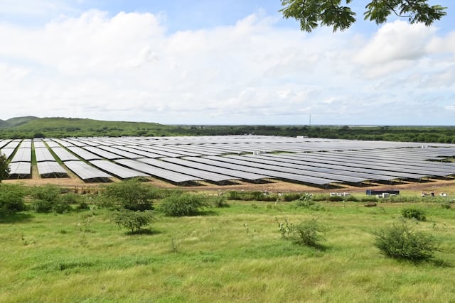Senado aprueba eliminar cargo de 300 dólares para instaladores de placas solares