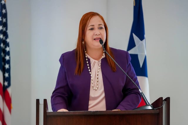 Senadora denuncia que la sacaron de un avión porque “pasajeros no se sentían seguros con ella”
