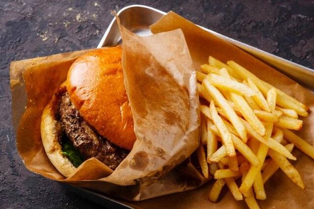 Estudio: Mujeres que comen más comida rápida tardan mucho en quedar embarazadas