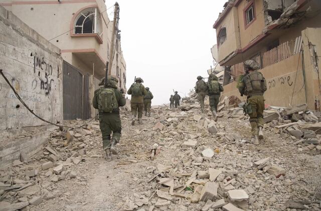 Israel continúa bombardeos contra Gaza durante el domingo