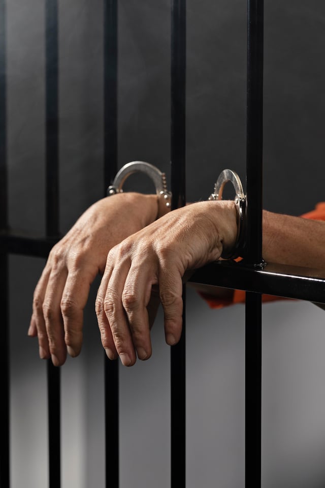 Tras las rejas mujer por atacar a arañazos a una adulta mayor en Rincón