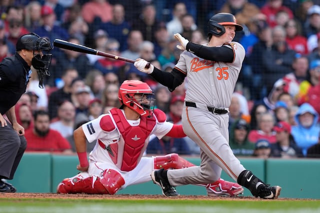 Orioles superan a los Red Sox y estropean el día inaugural en Boston