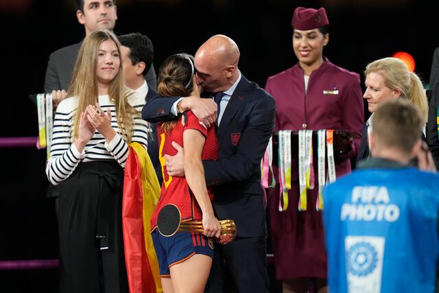 Jugadora de Selección de España acusa a Rubiales de agresión sexual
