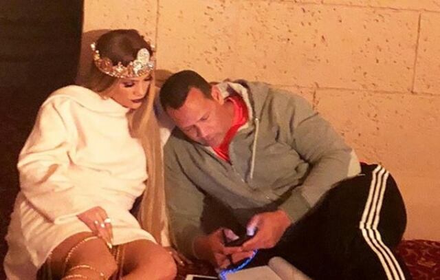 JLo pone a gozar a Alex Rodríguez en su cumpleaños