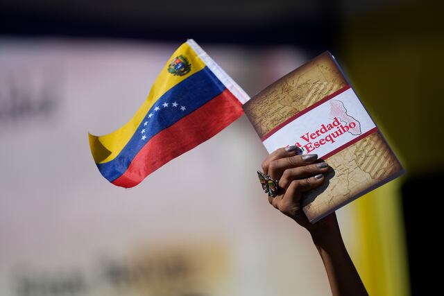 Ordenan captura de opositores del presidente de Venezuela