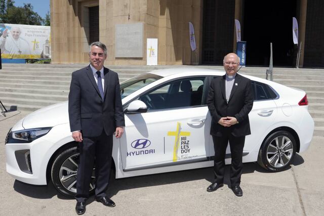 La flota papal de Hyundai comienza con los Ioniq