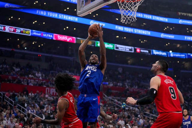 Clippers remontan en el último cuarto para vencer a los Bulls y extienden racha ganadora a 3