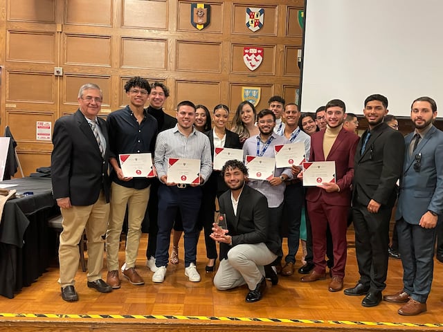 Estudiantes del RUM obtienen primer lugar en importante competencia en Canadá