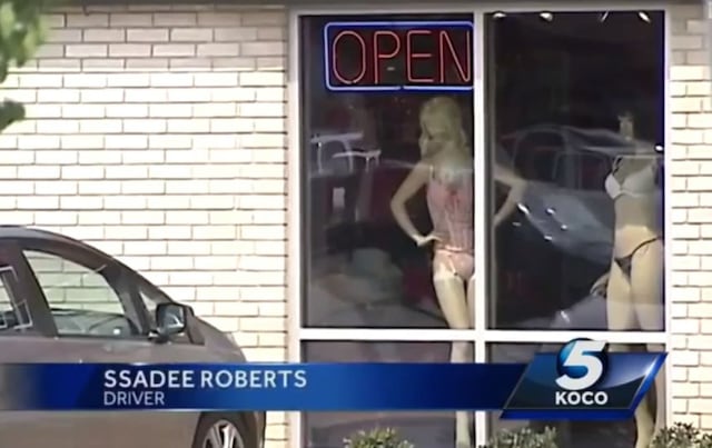 Hombre culpa a “sexy maniquí” por accidente automovilístico