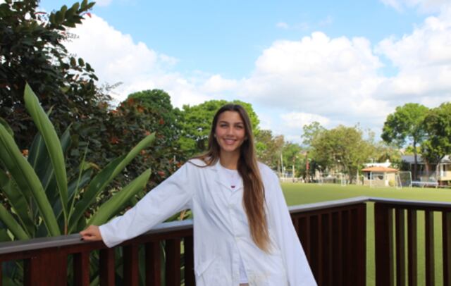 Joven en Puerto Rico gana premio ambiental por crear tela biodegradable con sargazo