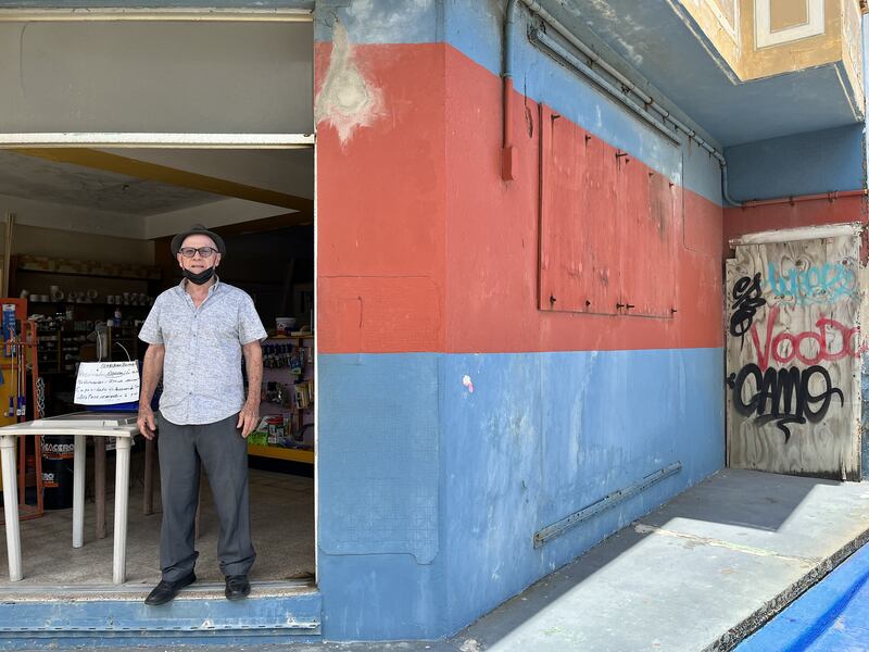 Inversionistas extranjeros tienen interés en comprar la ferretería de don Luis Benabe, en el casco urbano.