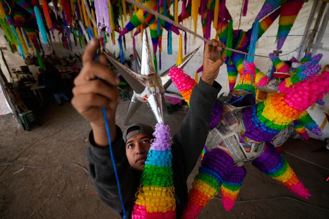 Las piñatas, una tradición que añade color y alegría a las navidades mexicanas