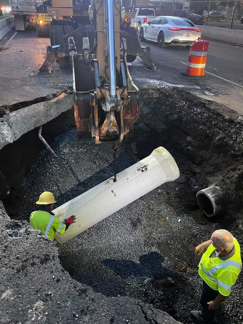 Trabajos por socavón en la Baldorioty de Castro
