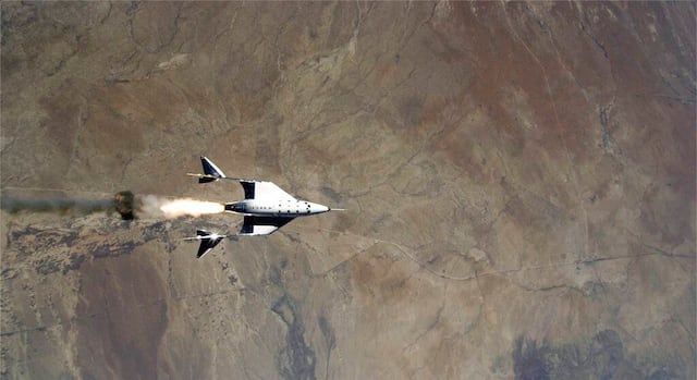 Nave tripulada de Virgin Galactic hace vuelo de prueba