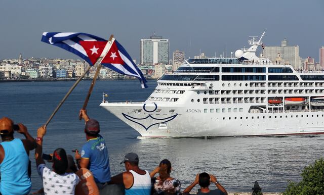 Más de 50 senadores presentan una ley para permitir viajes turísticos a Cuba