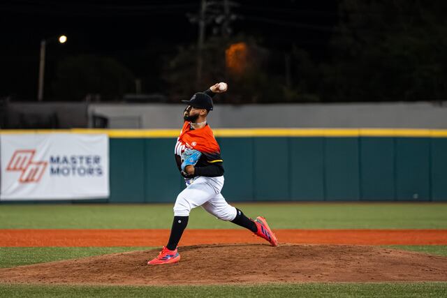 Leones de Ponce acaban con los Cangrejeros de Santurce y extienden la final del béisbol invernal