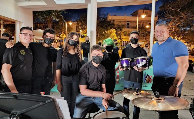 Banda Escolar de Isabela recibe nuevos instrumentos musicales