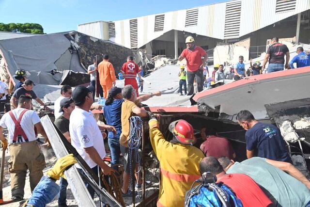 30 personas atrapadas tras desplome del techo de una iglesia en México