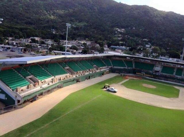 Gobernador anuncia reconstrucción del nuevo estadio en Yabucoa
