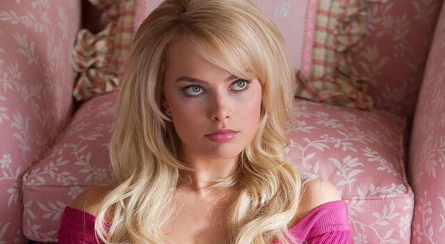 Margot Robbie negocia con Warner Bros. interpretar a Barbie en una película