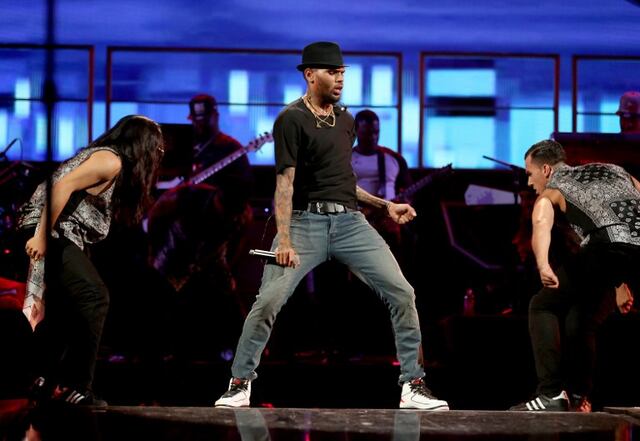 Demandan a Chris Brown por más de $2 millones de dólares