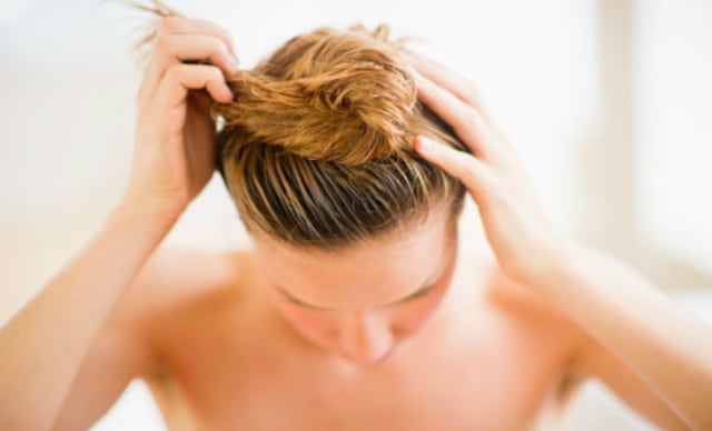 Algunos malos hábitos que dañan tu cabello sin que te des cuenta
