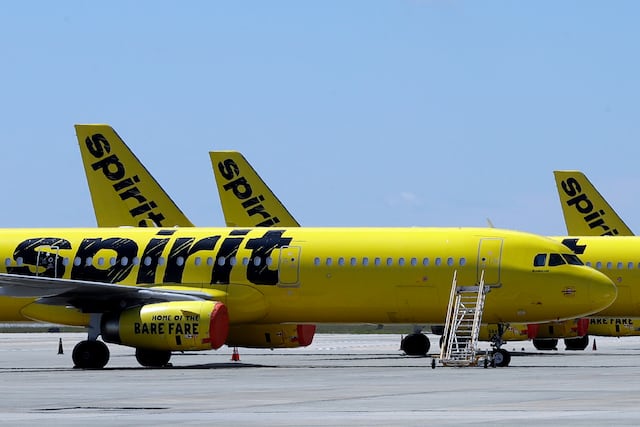 Spirit hace cambios en sus tarifas que incluyen “snacks” y bebidas gratis