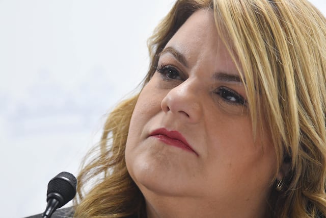Gobernadora firma ley que incluye maltrato animal en Ley 54