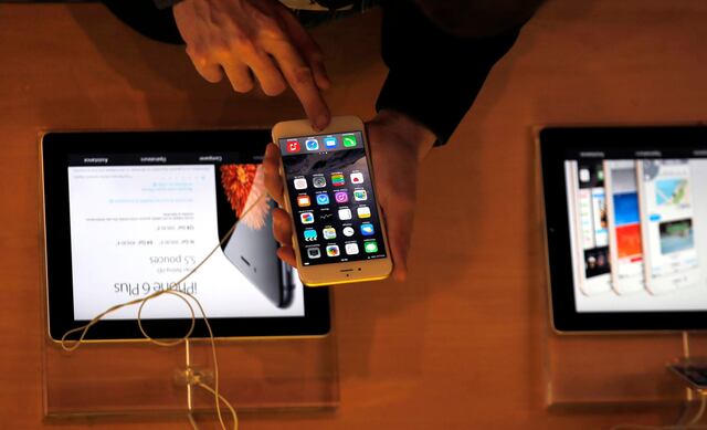 Francia investiga a Apple por mermar los iPhone antiguos
