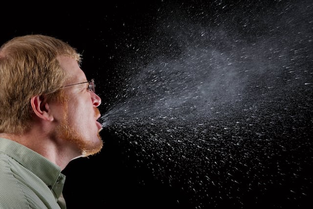 Coronavirus viajaría hasta 4 metros de distancia según estudio de CDC