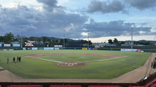 Anuncian comienzo del primer Torneo de Béisbol Colegial de Verano