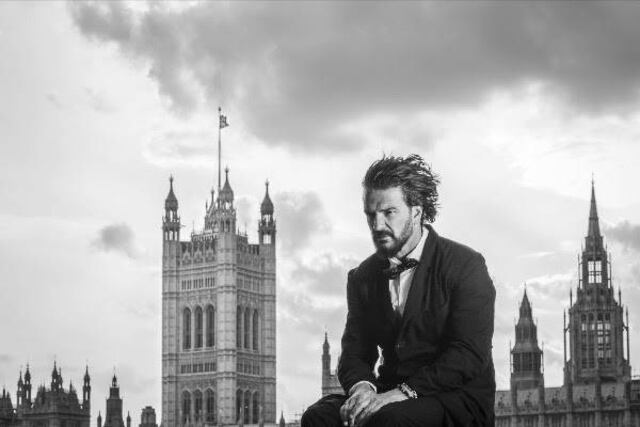 Ricardo Arjona publica esperado libro “Blanco y Negro”