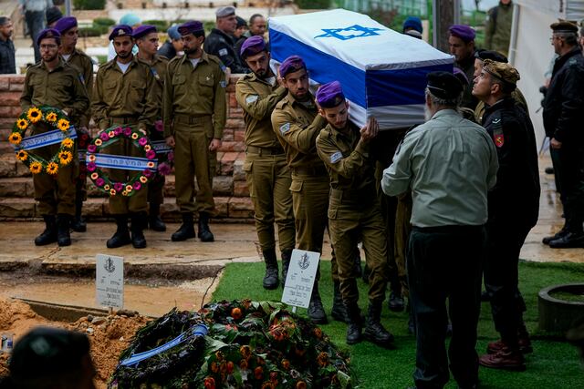 Al menos 60 muertos por ataque israelí en el centro de Gaza