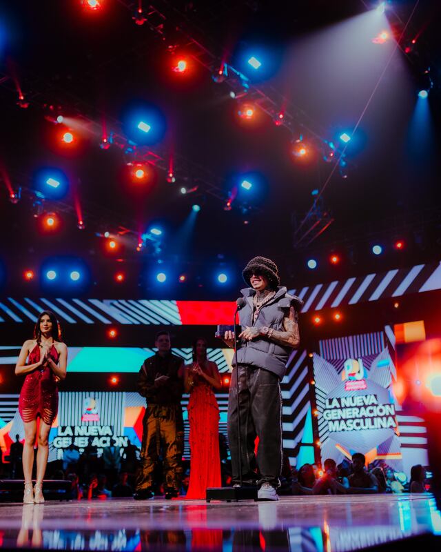 Luar La L triunfa en los Premios Juventud 2024