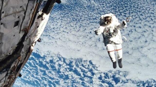 Astronauta revela cómo huele el universo
