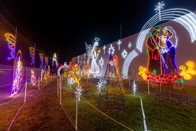 Luces, música y tradición: así comenzó la Navidad en el Almacén Navideño