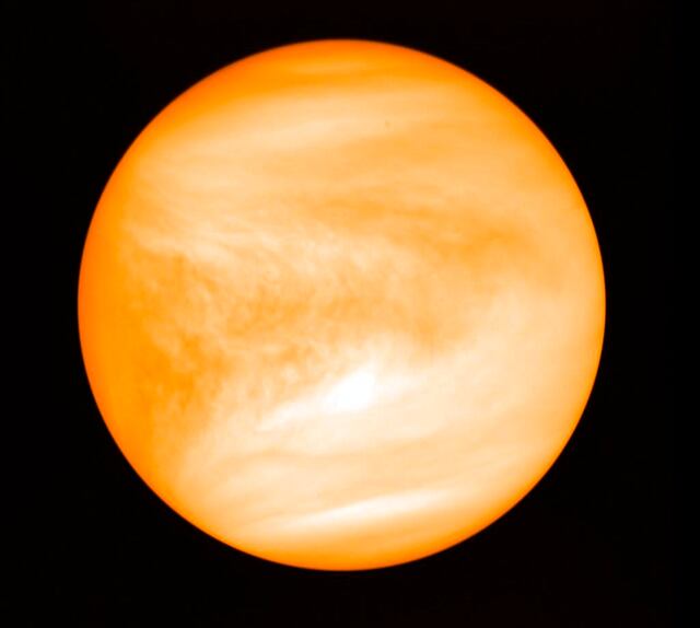 Encuentran indicios de potencial de vida en atmósfera de Venus