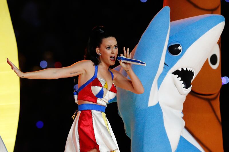 GLENDALE, AZ - FEBRUARY 01: Singer Katy Perry performs during the Pepsi Super Bowl XLIX Halftime Show at University of Phoenix Stadium on February 1, 2015 in Glendale, Arizona. (Photo by Christian Petersen/Getty Images)