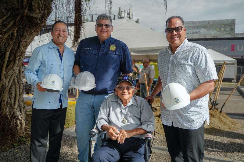 La administración municipal propuso que la Plaza Pública lleve el nombre de don Adolfo Aponte Marrero, un catañés ampliamente reconocido por su pueblo por su trayectoria de servicio y compromiso cívico.